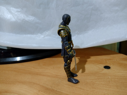 Marvel Universe 3.75 Ronin Hawkeye Hasbro 10 Cm (Usado)
