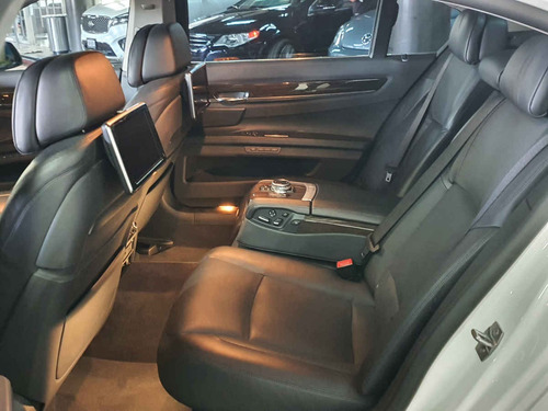 Imagen 11 de 15 de Bmw Serie 7 2015 4p 750li V8/4.4/t Aut