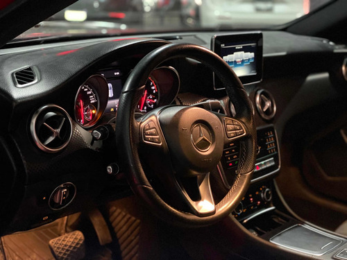 Imagen 7 de 8 de Mercedes-benz Clase A 2017 1.6 200 Cgi Urban At