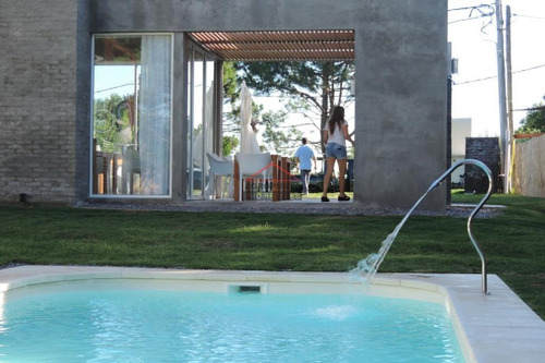 Apartamento En Tio Tom, 8 Dormitorios *- Ref: 3046