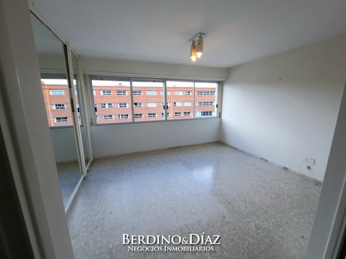 Imagen 17 de 20 de Apartamento Frente Al Mar En Playa Mansa De Punta Del Este- Ref: 1007