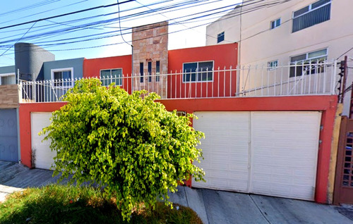 Casa En Venta En Colonia Los Pilares, Puebla.