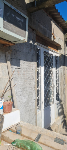 Casa Com 3 Quartos , Sala , Cozinha E Estrutura.