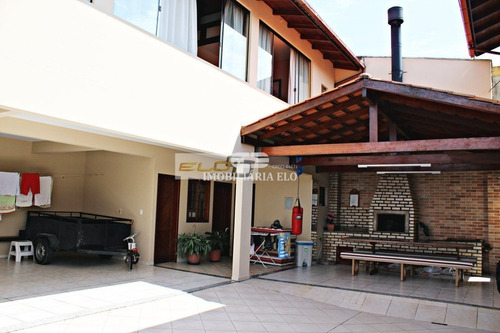 Imagem 2 de 30 de Casa Ampla Com Pátio E Edícula Em Forquilhinhas. - 3476