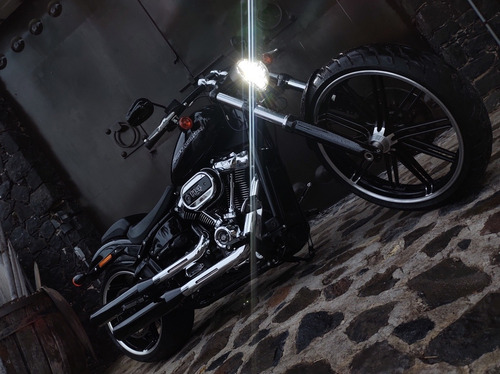 Imagen 2 de 15 de Harley Davidson Breakout