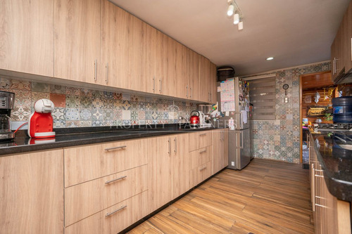 Acogedora Casa En Sector Residencial De Ciudad Del...