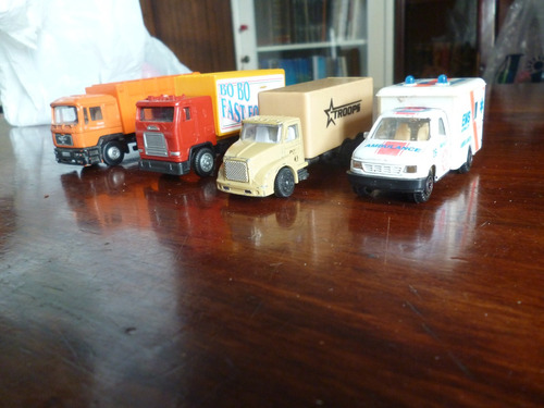 4 Camiones De Juguete De Plastico      Ljp