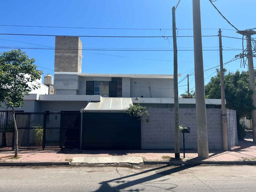 Venta Casa 3 Dormitorios Cochera Pileta V Cabrera