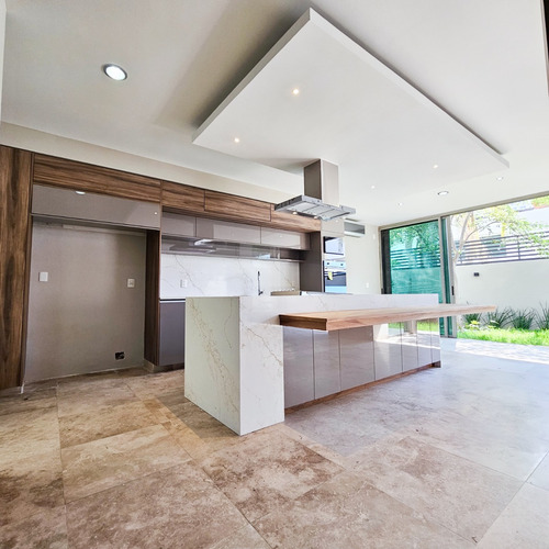 Exclusiva Residencia, Condominio Puerta Plata En La Zona Diamante De Zapopan.