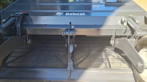 Trator Limpa Praia, Bobcat, Mod. T590, Para Locação Imediata