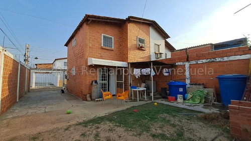 Casa En Venta En Urbanizacion Prados De La Encrucijada En Cagua 24-24461 Yjs