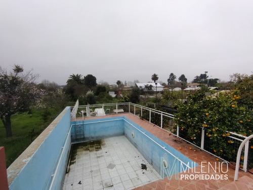 Dos Casas En Gran Terreno Barrio Residencial