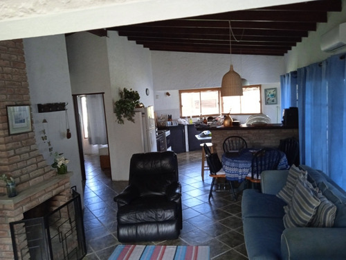 Imagen 12 de 15 de Alquiler Piriapolis, Playa Grande, Casa Con Barbacoa Especial Para Familia O Amigos. Lugar Cercado Seguro Para Niños Y Tu Mascota!