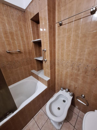 2 Dormitorios - Balcon - Cochera - Bv. Chacabuco Al 100 - B° Centro