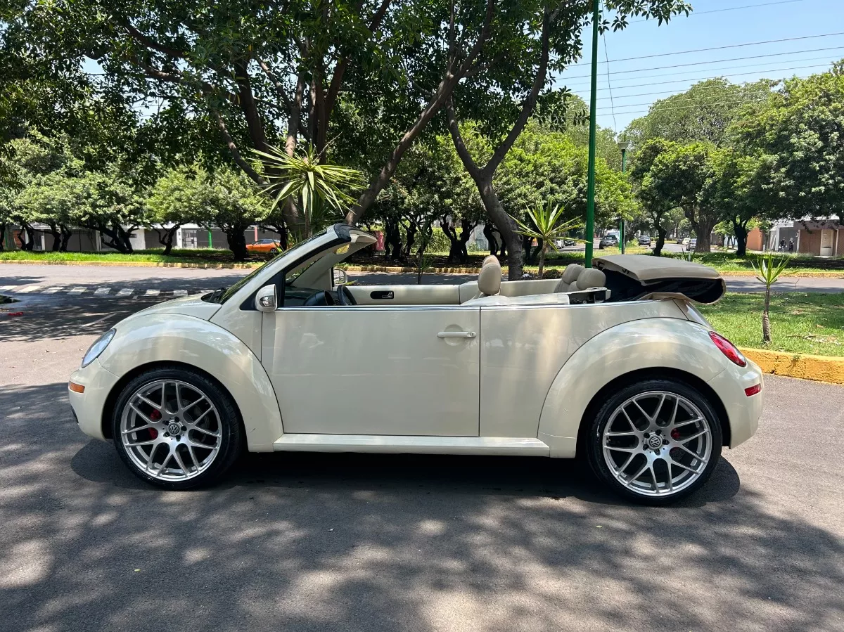 Volkswagen Beetle 2.0 Cabrio Tiptronic Piel At