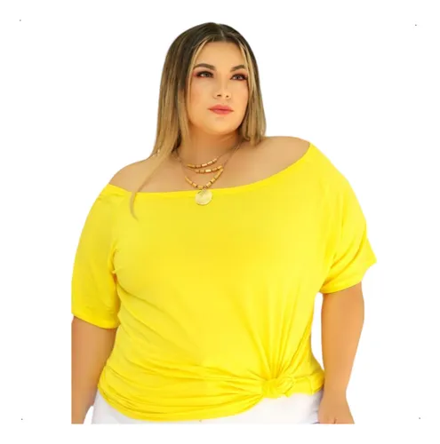 Modelo de sales blusa amarela