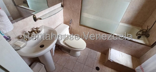 Fresco Apartamento En Alquiler En Colinas De Bello Monte Con Bella Vista Al Ávila