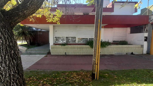 Excelente Esquina En Venta