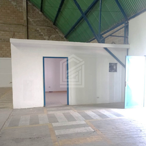 Imagen 3 de 6 de Alquilo Galpones Maracay. Deposito 04243571130
