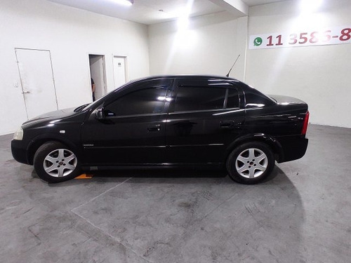 Imagem 4 de 15 de Astra Sedan 2.0 Mpfi Advantage Sedan 8v Flex 4p Manual