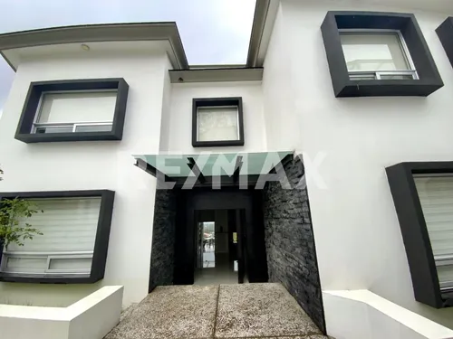 Casa De Lujo En Condado De Sayavedra Con Vistas, Jardín Y Amplios Espacios