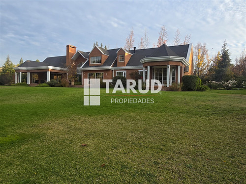 Increíble Casa En Arriendo, En Condominio Nogales Machalí