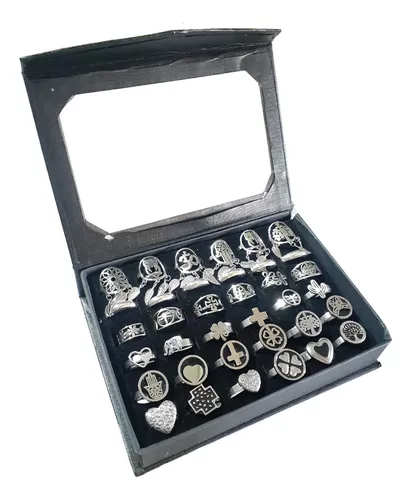 Caja de 36 anillos de acero quirúrgico tipo alianzas cinta con cuadrados  picaditos, en medidas variadas 52, 56, 59 y 61 - Joyas Claudio di Salerno