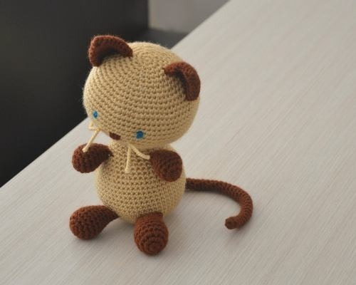 Imagem 3 de 5 de Gato Amigurumi Em Croche Gatinho Pelucia Quarto Decoração