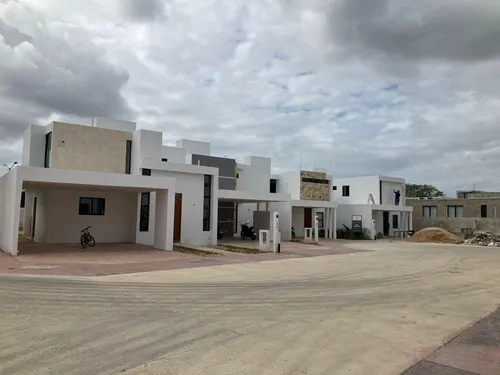 Casas En Preventa En Cholul, Privada.