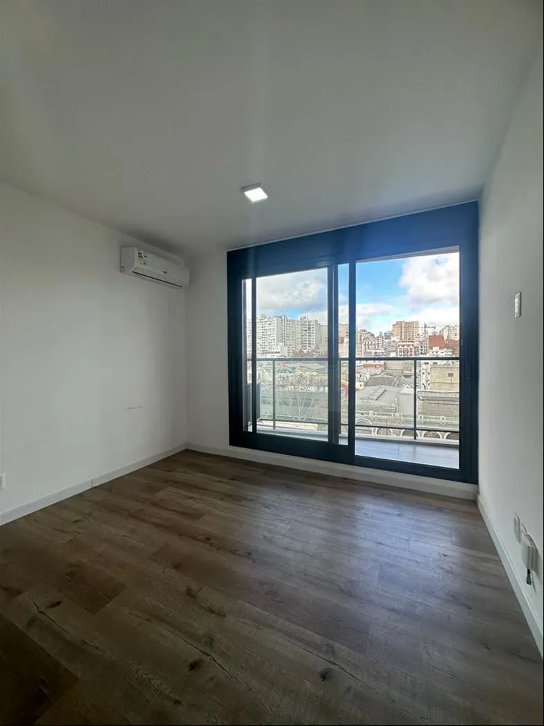 Alquiler En Centro Piso 4 Nostrum Bay | 1 Dormitorio, Mampara Y 2 Aires -  Doble Balcón Y Seguridad 24 H · Foto 3