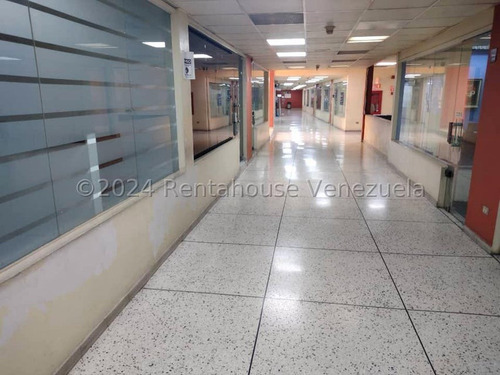 Vendo Estupenda Oficina Remodelada De 46.8 Mts2 Chacaito !!! Consta De 4 Ambientes , Recepción, 2 Oficinas Cerradas Y Otro Ambiente Para Reuniones Y Trabajo...excelente Inversión...!!