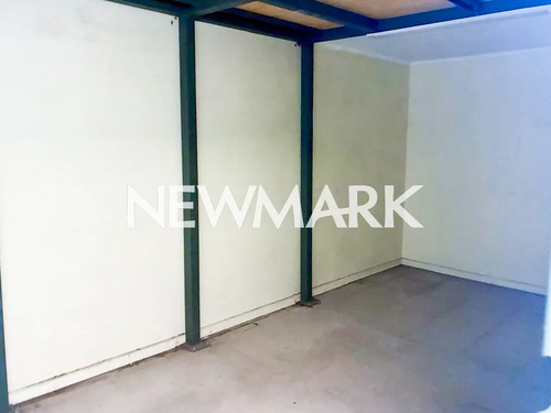 Amplia Propiedad Comercial En Arriendo