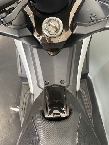 Kymco Ak 550