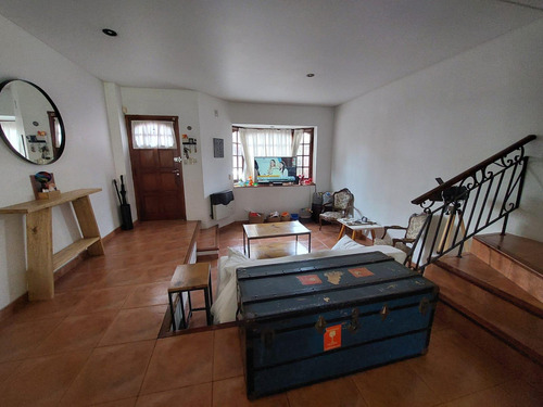 Venta Triplex ,5 Amb., Jardín, Cochera. Barrio Malvinas, Boulogne, San Isidro, Gba Norte