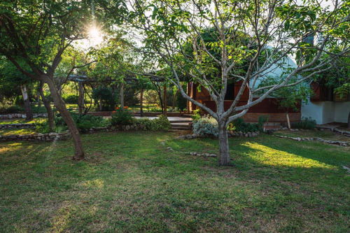 Casa C/departamento En Sta. Isabel, Zona Uritorco