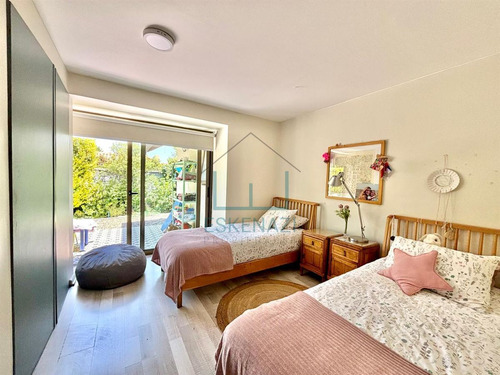 Remodelada!! Impecable Casa En Venta De 5 Dorm. La Dehesa.
