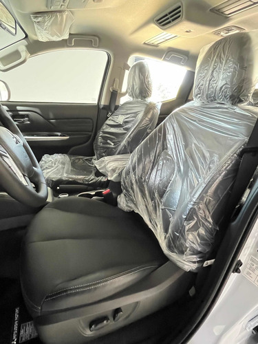 Imagen 13 de 15 de Mitsubishi L200 2023 2.4 Di-d High Power 181cv Cuero