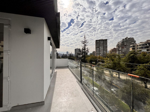 Departamento Duplex Remodelado Con Quincho, Metro Colón