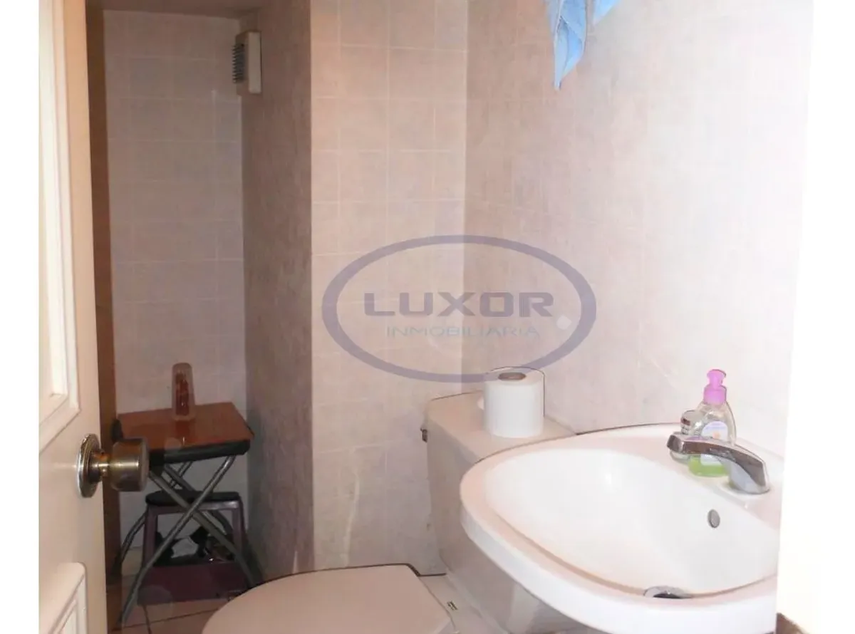 Imagen 5 de 10 de Amplia Casa De 3 Pisos En Venta En Excelente Sector