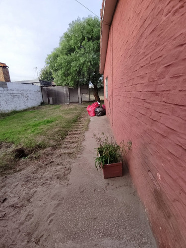Hermosa Casa En Padrón Único. Sólida Construcción ¡próximo A Todos Los Servicios, Lado Sur! Y A 200 Mts Del Complejo Luis Suarez