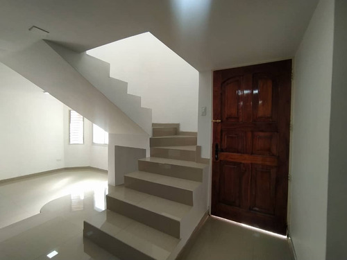 Imagen 9 de 19 de Casa - Quinta En Trigal Norte, Valencia. Negociable