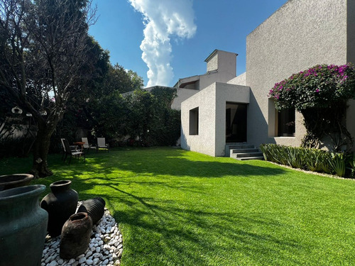 Casa En Venta En Cda. Con Vigilancia En Pedregal