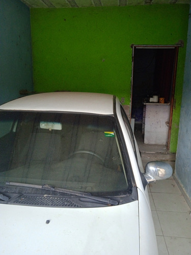 Casa Com Garagem 3 Cômodos Com Banheiro
