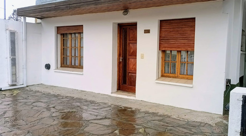 Casa En Esquel, 2 Habitaciones, Hasta 6 Pax, Excelente Ubic.