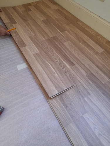 Imagen 3 de 5 de Pulido Plastificado Hidrolaqueado Parquet Pinotea Madera