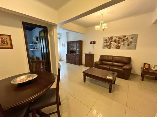 Venta Casa Pocitos Ph 2 Dormitorios Con Patio Y Parrillero