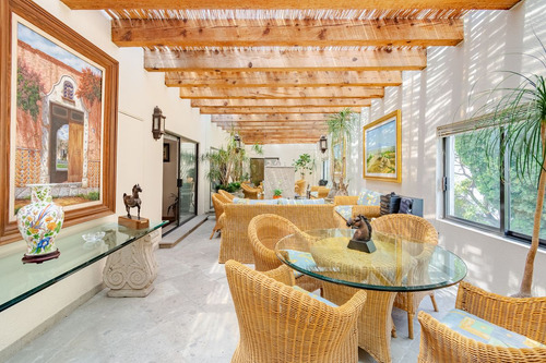 Casa Con Uso De Suelo Para Oficina En Venta , Pedregal