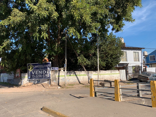 Terreno En Esquina Con Edificación Sobre Avenida Principal - Gran Posibilidad De Proyecto Comercial Y Desarrollo