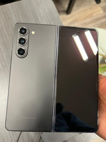 Samsung Galaxy Z Fold 5 Con Proyector De Video Seminuevo, Incluye Funda Oficial Con S Pen. (Usado)
