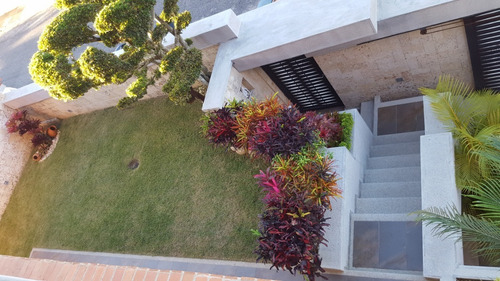 Imagen 6 de 30 de Los Naranjos Espectacular Calle Privada. Vigilancia. 350mts 6h6b4p Instagram:@inmuebleslosnaranjos 04143057302 04142695974